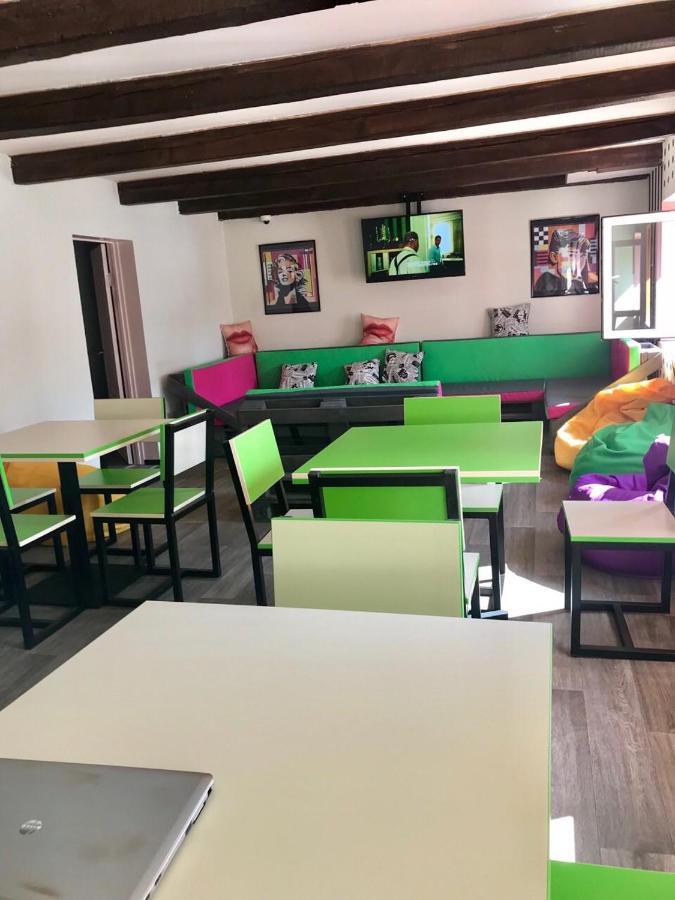 Lucky Hostel На Крещатике 키예프 외부 사진